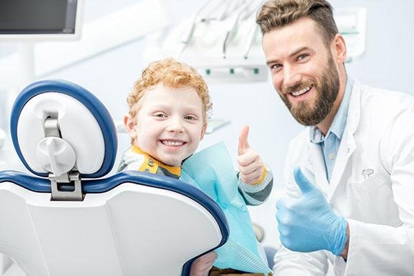 Pediatric dentist consultation